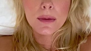 Arabella De Rose aka Hotwife aka arabelladerose onlyfans cute bitch masturbates pussy with vibrator