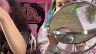 PickiiPackks hot little woman bares chic boobies