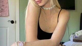 Goddess Kaylee aka xomaddykxo onlyfans tasty shmara fucks her ass furiously