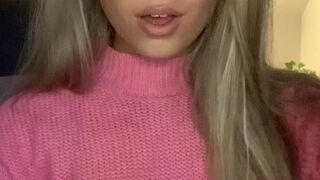 ellalxox onlyfans luxurious lady gently masturbates pussy