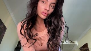 despedazadora onlyfans hot kralja kneads pussy with a strap-on