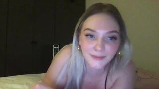 bluejeanbaby___ chaturbate dark haired doll gently pulls pussy