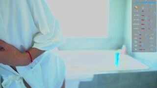 beaubella_69 chaturbate skinny babe jerking her shaved cunt