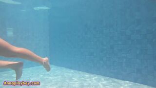 annaplayboy chaturbate gorgeous milf fucks pussy