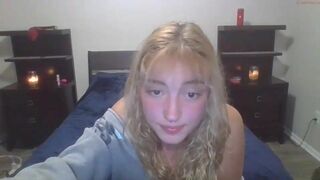 kandjy chaturbate fat chick fucks cunt with phallus