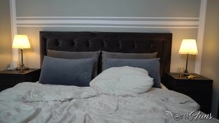 aalliss mature slut jerking juicy pussy