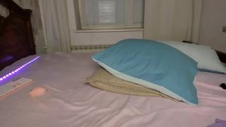 santanika cute slut fucks vaginal opening