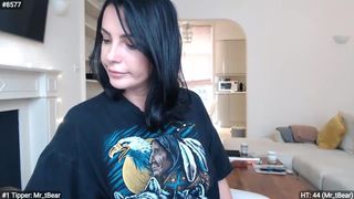 misskreazy a woman with a wide pelvis gets shaved cunt