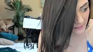 dakota_lynn beauty is resting with pussy