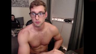 tayloroaks juicy babe fucks her shaved pussy