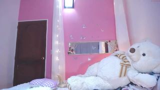 natashaa attractive model fucks pussy with sex toy