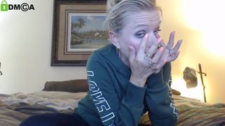 whaaaaaaaat Dirty chick caresses shaved cunt