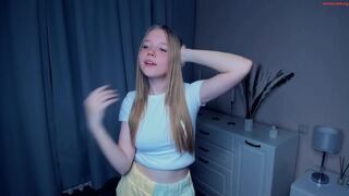 [chaturbate] hug_honestly 4-December-2023 recent skinny chick showing ass