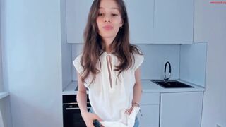 Odeliagill Chaturbate 18-May-2024 Touch Wet Clit