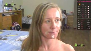 Murrr-Meow отменная прошмандовка дрочит у плиты