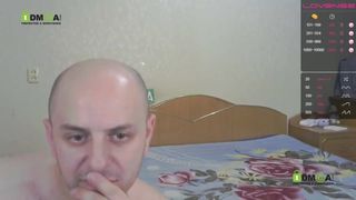 Murrr-Meow отменная прошмандовка дрочит у плиты