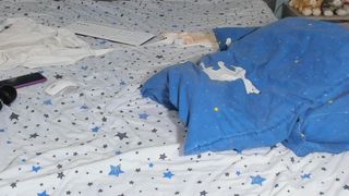 Girl-Pleasure ласкает свое тело