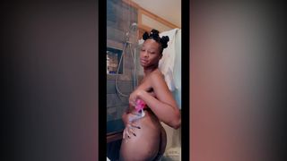 krystal gem slutty confidant gently masturbates pussy