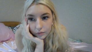 Abbiewhite Chaturbate Jan-28-2025 Naked Chick Sucking