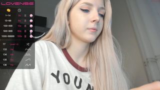 oh_honey_ baby brings herself to orgasm