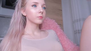 oh_honey_ cute chick strokes the cap