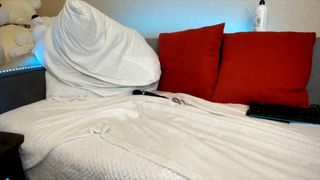 your_poison_girl gets squirt orgasm