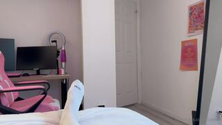 zoeneli onlyfans May-07-2025 love