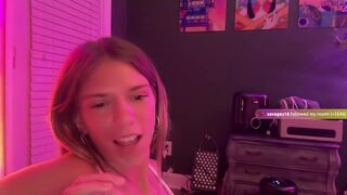 oliviahansleyy onlyfans May-05-2025 girl flashing vulva