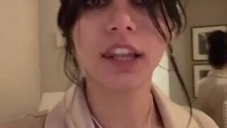 mia khalifa onlyfans May-02-2025 shows her juicy ass
