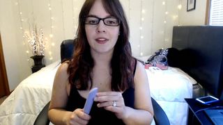 tawneyssexed fat chick fucks cunt with phallus