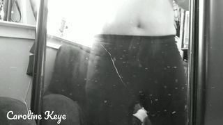 leelaloveless expressive lady masturbates pussy