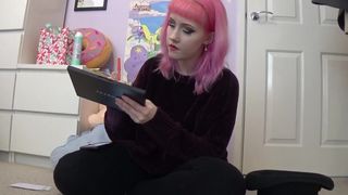 jiggleyourpuffs pretty girl fucks her cap