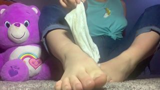 Goddess Lola  babe cums off toys