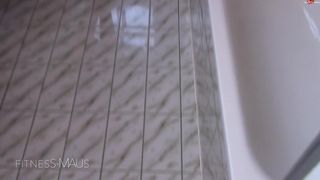 Fitness-Maus Cute confused jerks off