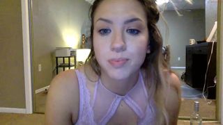 pinkbabykitty busty woman chatting in chat