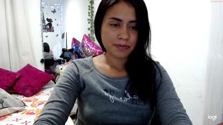 quinn_the_queen spicy bitch exposes her charms