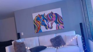 lili_jones playing with her ass and pussy