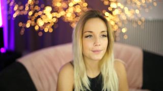 meow_s naked beauty in the kitchen