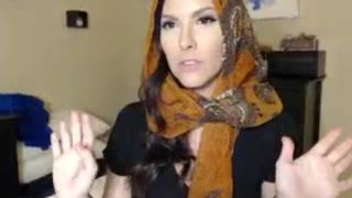 ravintavin Delicious brunette