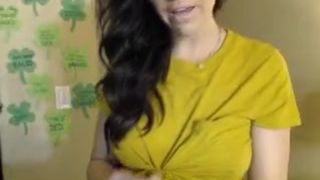 ravintavin naughty babe fucks vagina sex toy