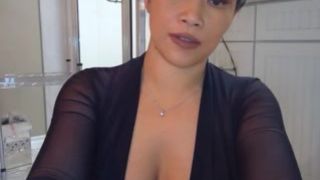 jade_lee busty chick sucks dildo