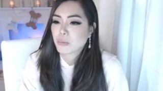 bunni_ pretty babe shows off her underwear and tattoos