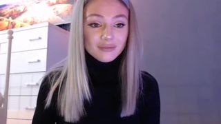 yveline busty slut brings herself to squirt