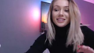 yveline beautiful bitch enjoys cunnilingus