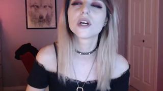 serafina bitch with huge booty caresses hairy cunt