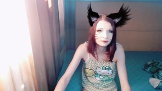 li_saa luscious whore rubs boobs with oil