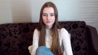 reina18 cute lady spins happily in front of the webcam and shines with all the charms
