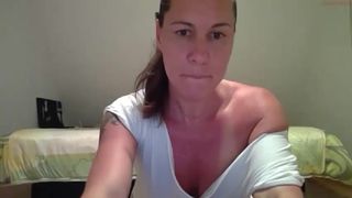 milf_steff sweet thing masturbates shaved cunt