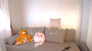 evaava perfect swell caresses sex lips