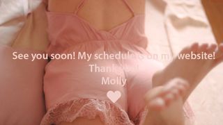 mollysoulful cute girl pulls sex lips